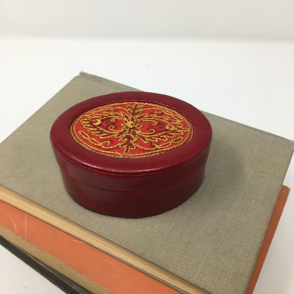Aarong Red Erri Embroidered Oval Leather Suede Velvet Jewelry Trinket Box - Picture 5 of 16